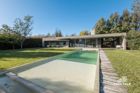 Casa 2 dormitorios en venta Los Álamos Club De Campo, Ibarlucea. CHO6921109 Crestale Propiedades