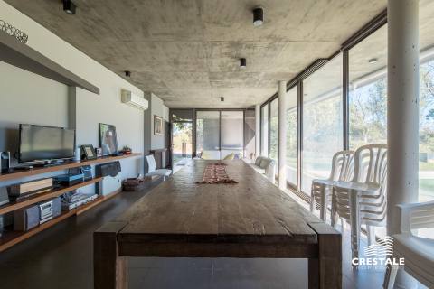 Casa 2 dormitorios en venta Los Álamos Club De Campo, Ibarlucea. CHO6921109 Crestale Propiedades
