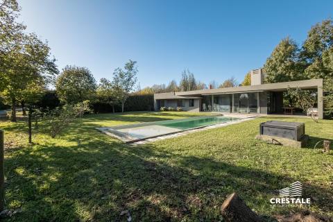 Casa 2 dormitorios en venta Los Álamos Club De Campo, Ibarlucea. CHO6921109 Crestale Propiedades
