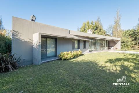Casa 2 dormitorios en venta Los Álamos Club De Campo, Ibarlucea. CHO6921109 Crestale Propiedades