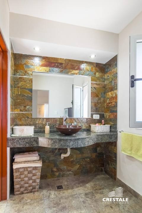 Casa 3 dormitorios en venta Aguadas, Funes. CHO6922005 Crestale Propiedades