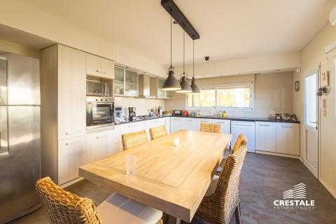 Casa 4 dormitorios en venta San Sebastián, Funes. CHO6993647 Crestale Propiedades