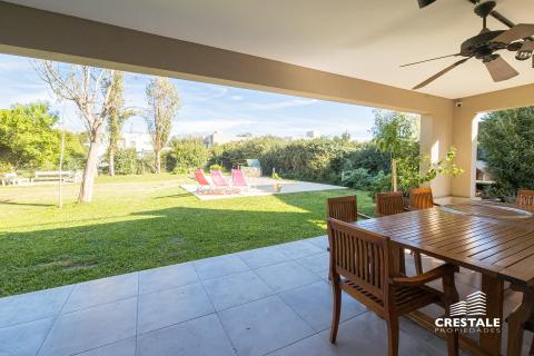 Casa 4 dormitorios en venta San Sebastián, Funes. CHO6993647 Crestale Propiedades