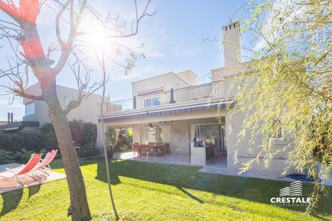 Casa 4 dormitorios en venta San Sebastián, Funes. CHO6993647 Crestale Propiedades