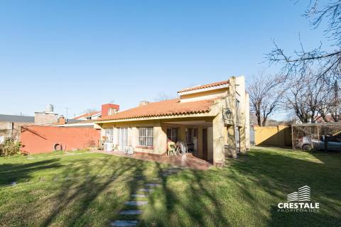 Casa 4 dormitorios en venta Fisherton - Venezuela 700 Bis, Rosario. CHO7015224 Crestale Propiedades
