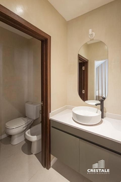 Casa 3 dormitorios en venta Balcarce Y Zeballos, Rosario. CHO7056242 Crestale Propiedades