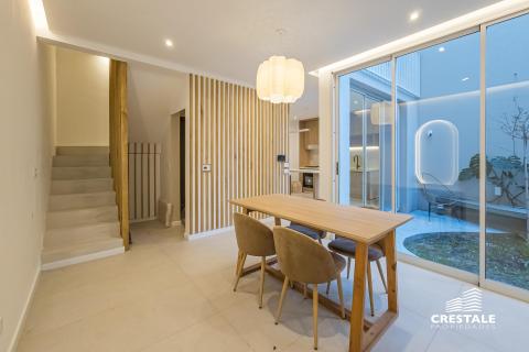 Casa 3 dormitorios en venta Balcarce Y Zeballos, Rosario. CHO7056242 Crestale Propiedades