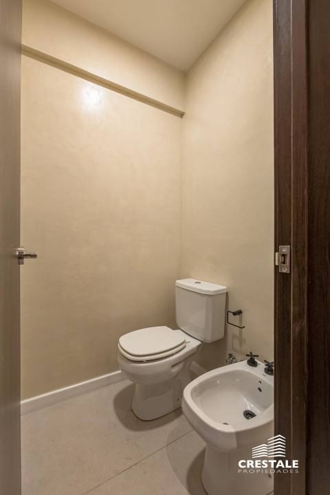 Departamento de pasillo 3 dormitorios en venta Balcarce Y Zeballos, Rosario. CHO7056368 Crestale Propiedades