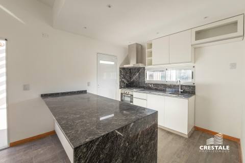 Casa 3 dormitorios en venta Montevideo Y Catamarca - Funes, Funes. CHO7071421 Crestale Propiedades