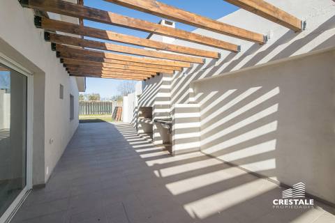 Casa 3 dormitorios en venta Montevideo Y Catamarca - Funes, Funes. CHO7071421 Crestale Propiedades