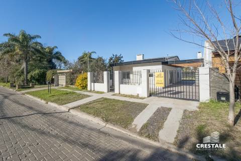 Casa 3 dormitorios en venta Montevideo Y Catamarca - Funes, Funes. CHO7071421 Crestale Propiedades