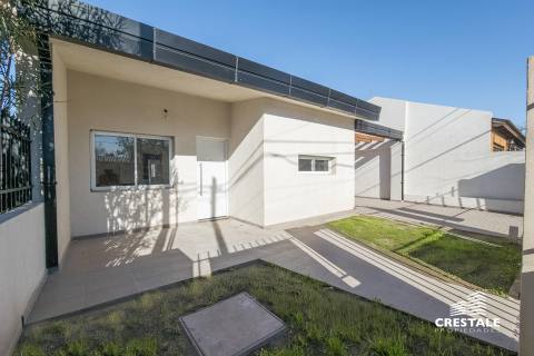 Casa 3 dormitorios en venta Montevideo Y Catamarca - Funes, Funes. CHO7071421 Crestale Propiedades