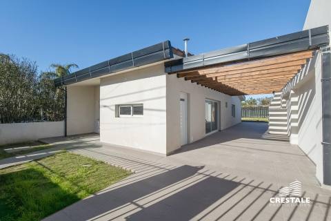 Casa 3 dormitorios en venta Montevideo Y Catamarca - Funes, Funes. CHO7071421 Crestale Propiedades