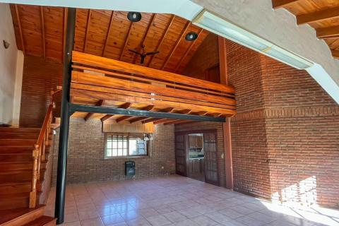 Casa 2 dormitorios en venta Houssay Y General Lopez, Funes. CHO7100036 Crestale Propiedades