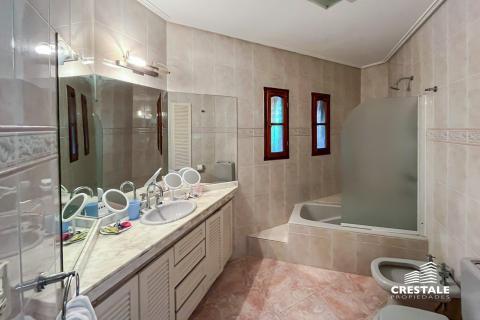 Casa 2 dormitorios en venta Houssay Y General Lopez, Funes. CHO7100036 Crestale Propiedades