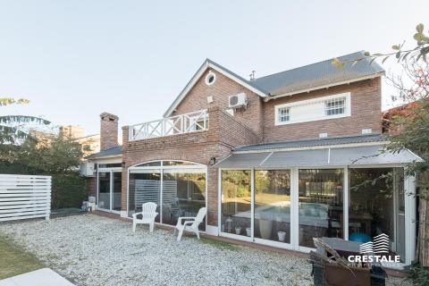 Casa 3 dormitorios en venta Azcuenaga 8500, Rosario. CHO7100417 Crestale Propiedades
