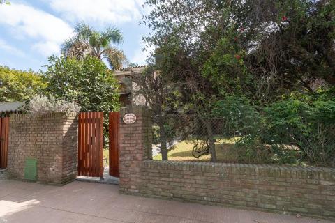 Casa 4 dormitorios en venta Morrison 8000, Rosario. CHO7102547 Crestale Propiedades