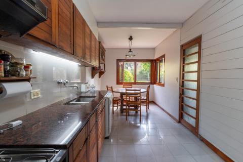 Casa 4 dormitorios en venta Morrison 8000, Rosario. CHO7102547 Crestale Propiedades