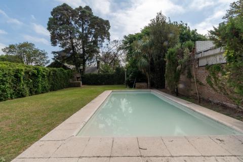 Casa 4 dormitorios en venta Morrison 8000, Rosario. CHO7102547 Crestale Propiedades