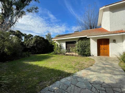 Casa 4 dormitorios en venta Tarragona 200 Bis, Rosario. CHO7112570 Crestale Propiedades