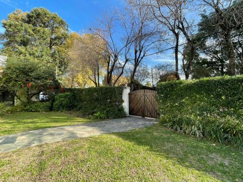 Casa 4 dormitorios en venta Tarragona 200 Bis, Rosario. CHO7112570 Crestale Propiedades