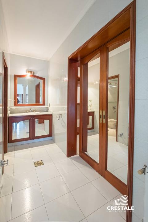 Casa 6 dormitorios en venta Garay Y Moreno, Rosario. CHO7198789 Crestale Propiedades