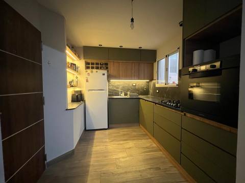 Departamento de pasillo 2 dormitorios en venta Buenos Aires 1300, Rosario. CPH7202724 Crestale Propiedades