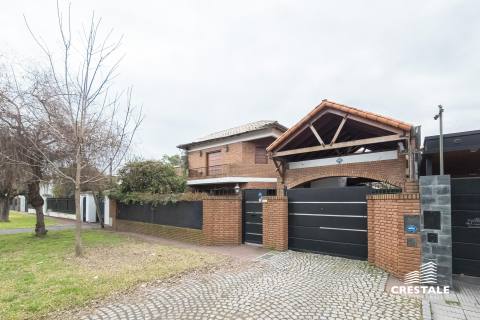 Casa 4 dormitorios en venta Morrison 7600, Rosario. CHO7213318 Crestale Propiedades