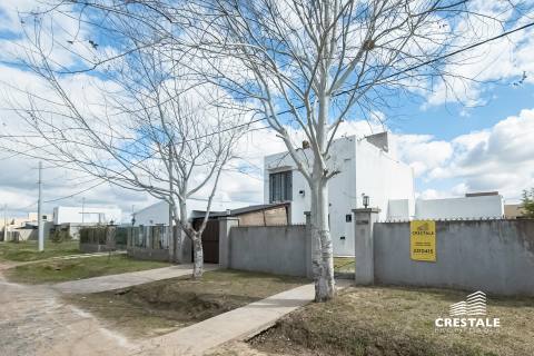 Casa 3 dormitorios en venta Casilda 2300 - Tierra De Sueños 3, Roldán. CHO7250415 Crestale Propiedades