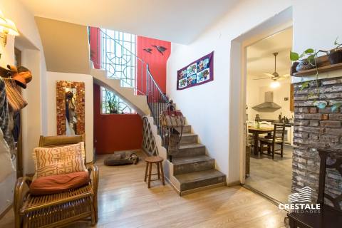 Casa 5 dormitorios en venta Dr. Vila 200, Rosario. CHO7260129 Crestale Propiedades