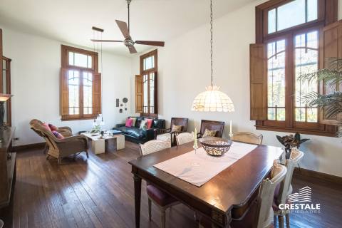 Casa 5 dormitorios en venta Dr. Vila 200, Rosario. CHO7260129 Crestale Propiedades