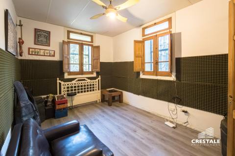 Casa 5 dormitorios en venta Dr. Vila 200, Rosario. CHO7260129 Crestale Propiedades