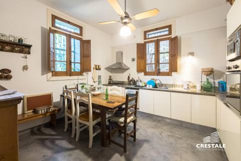 Casa 5 dormitorios en venta Dr. Vila 200, Rosario. CHO7260129 Crestale Propiedades