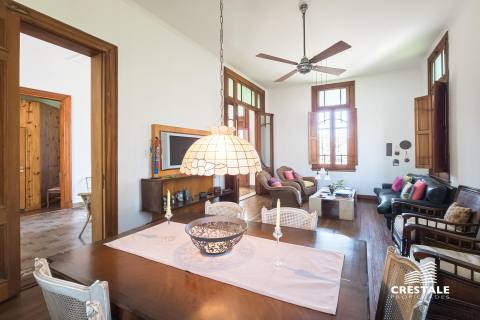 Casa 5 dormitorios en venta Dr. Vila 200, Rosario. CHO7260129 Crestale Propiedades