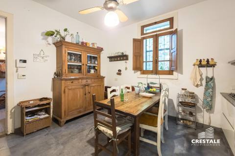 Casa 5 dormitorios en venta Dr. Vila 200, Rosario. CHO7260129 Crestale Propiedades