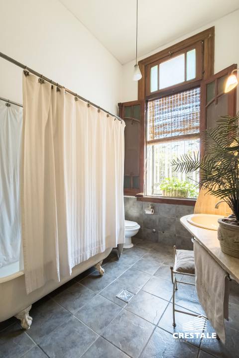 Casa 5 dormitorios en venta Dr. Vila 200, Rosario. CHO7260129 Crestale Propiedades