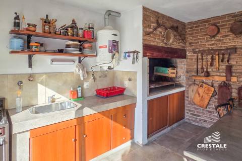 Casa 4 dormitorios en venta Entre Ríos 5400, Rosario. CHO7277410 Crestale Propiedades