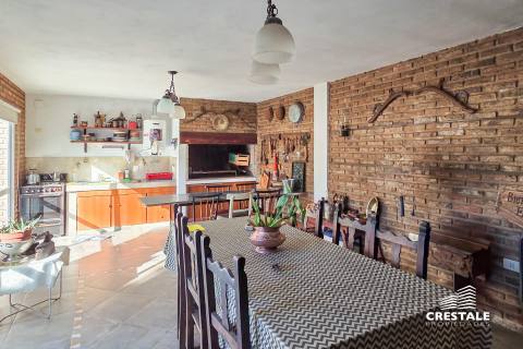 Casa 4 dormitorios en venta Entre Ríos 5400, Rosario. CHO7277410 Crestale Propiedades