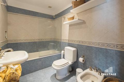 Casa 4 dormitorios en venta Kentucky Club De Campo, Funes. CHO7325414 Crestale Propiedades