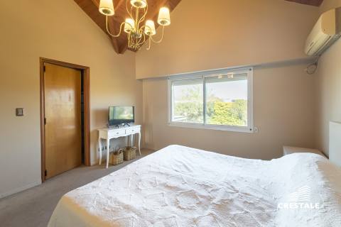 Casa 4 dormitorios en venta Kentucky Club De Campo, Funes. CHO7325414 Crestale Propiedades