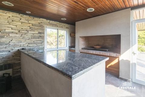 Casa 4 dormitorios en venta Kentucky Club De Campo, Funes. CHO7325414 Crestale Propiedades