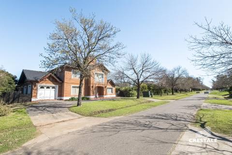 Casa 4 dormitorios en venta Kentucky Club De Campo, Funes. CHO7325414 Crestale Propiedades