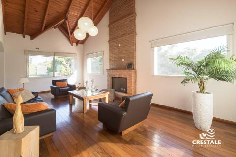 Casa 4 dormitorios en venta Kentucky Club De Campo, Funes. CHO7325414 Crestale Propiedades