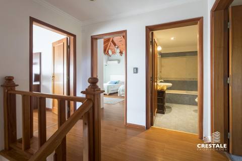 Casa 4 dormitorios en venta Kentucky Club De Campo, Funes. CHO7325414 Crestale Propiedades