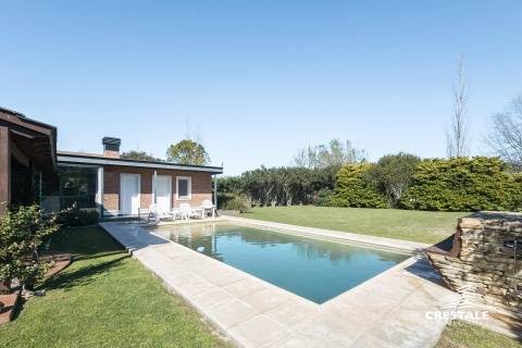 Casa 4 dormitorios en venta Kentucky Club De Campo, Funes. CHO7325414 Crestale Propiedades