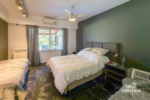 Casa 5 dormitorios en venta Venezuela Y Brassey, Rosario. CHO7363780 Crestale Propiedades