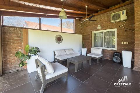 Casa 5 dormitorios en venta Venezuela Y Brassey, Rosario. CHO7363780 Crestale Propiedades