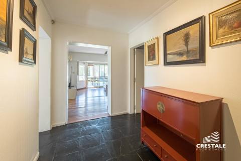 Casa 5 dormitorios en venta Venezuela Y Brassey, Rosario. CHO7363780 Crestale Propiedades