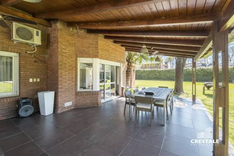 Casa 5 dormitorios en venta Venezuela Y Brassey, Rosario. CHO7363780 Crestale Propiedades