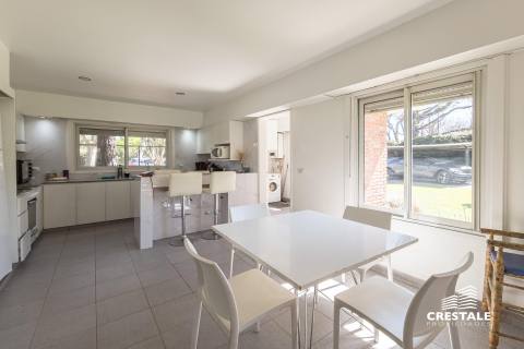 Casa 5 dormitorios en venta Venezuela Y Brassey, Rosario. CHO7363780 Crestale Propiedades